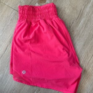 Lululemon Lip Gloss Hotty Hot HR 4” Lined Short